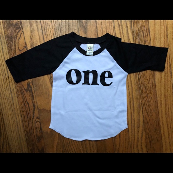“ONE” Raglan - Picture 1 of 1